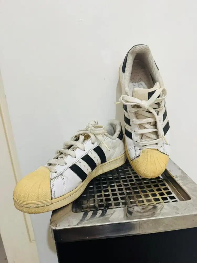 Sepatu Adidas jual murah aja gak kepake lagi
