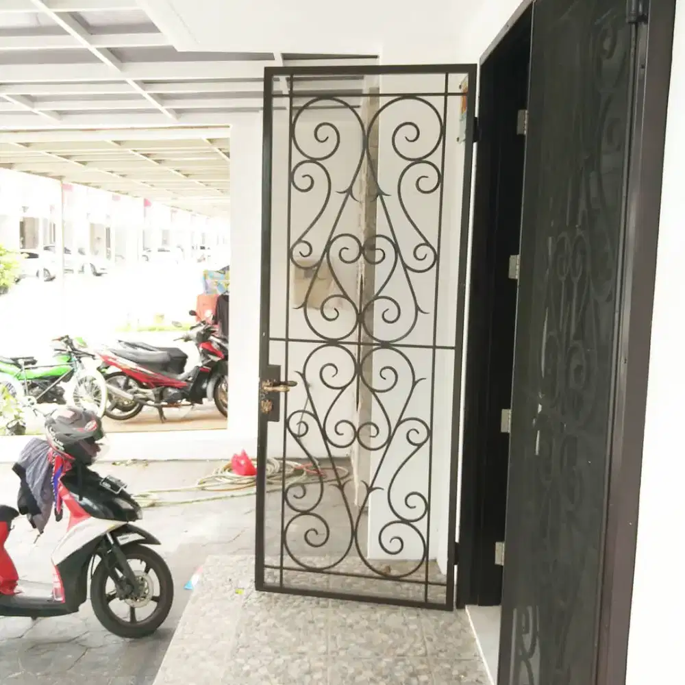 Pintu dobel besi model tempa plus kasa nyamuk