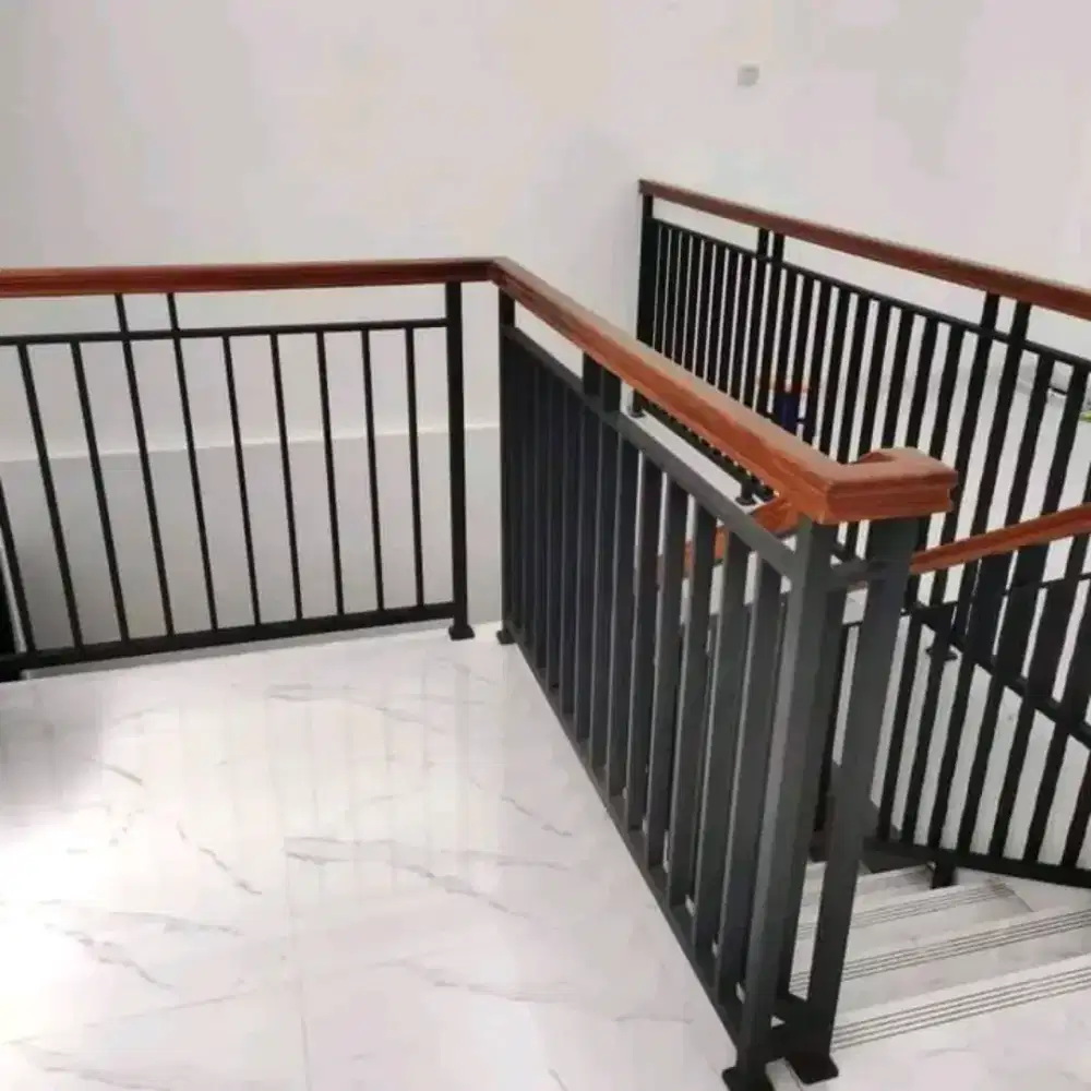Ralling tangga Pegangan kayu Meranti
