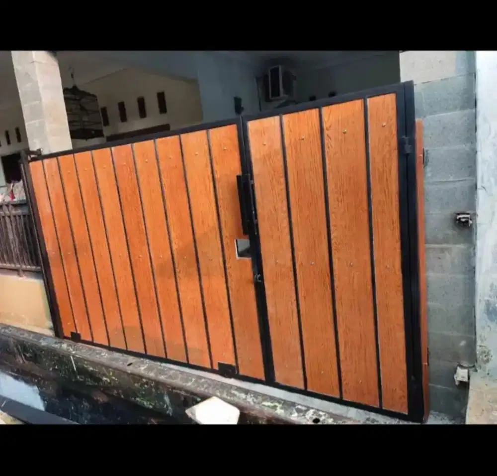 Pagar motif grc serat kayu