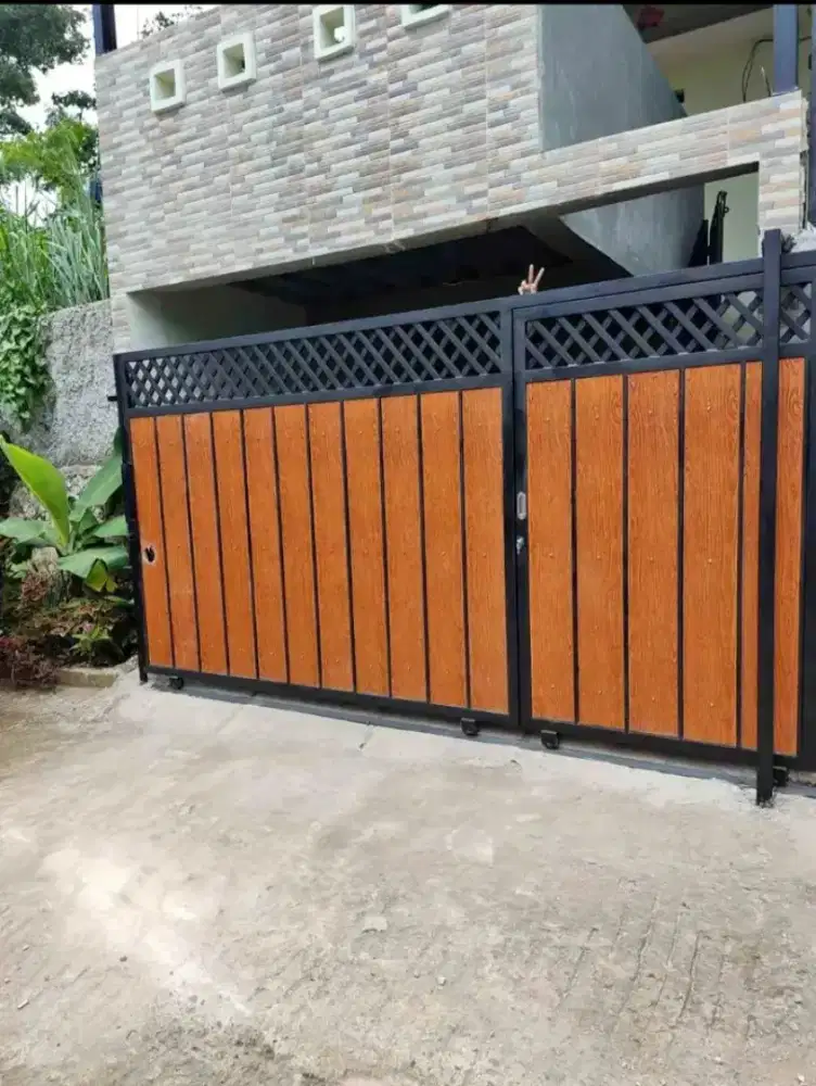 Pagar motif grc serat kayu