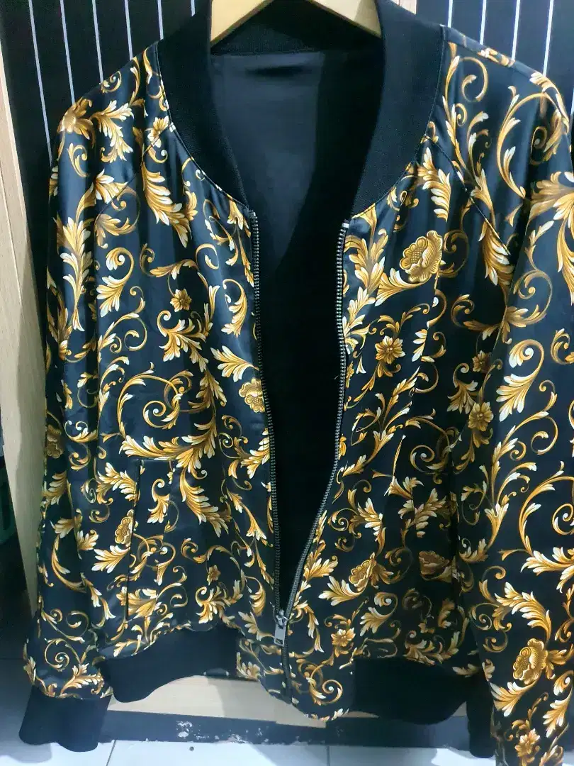 H&M limited jacket full motif gold black