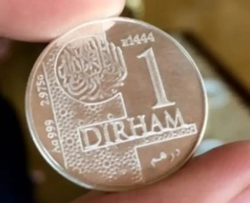 1 Dirham ada  2 keping