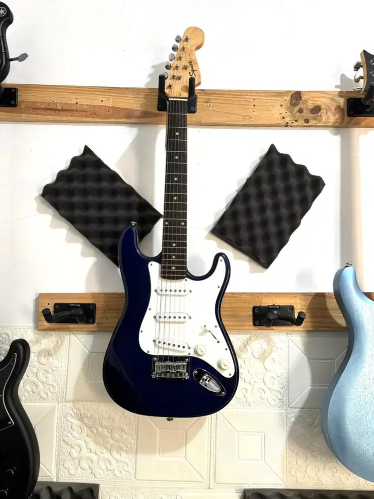 Gitar Squier Mini Stratocaster th 2004 warna blue navy
