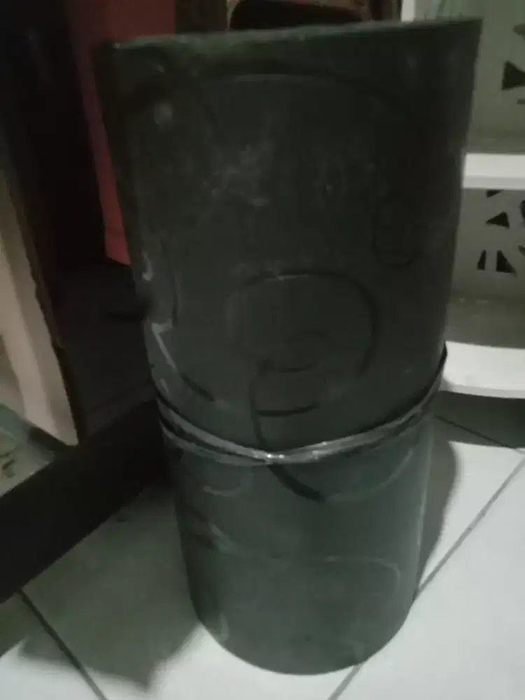 PLASTIK PENUTUP PAGAR HITAM MOTIF 6 lembar