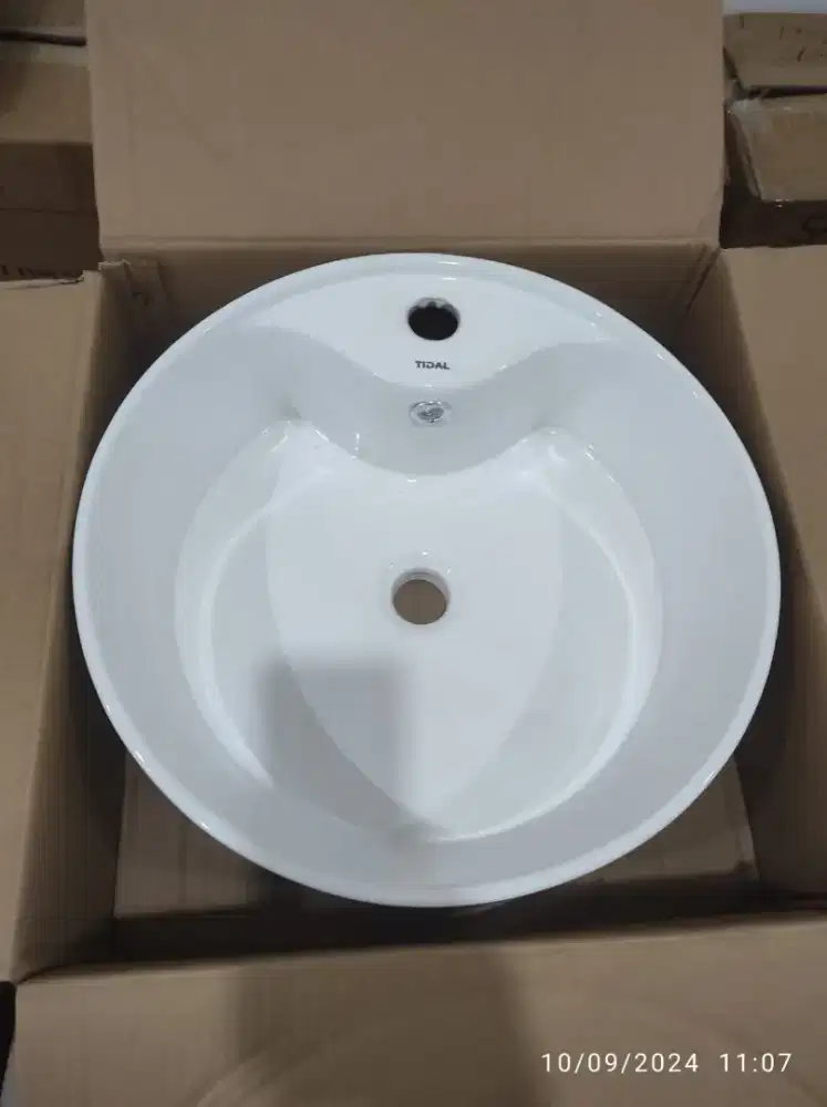 Dijual wastafel kamar mandi lengkap dengan pembuangan air  bawah