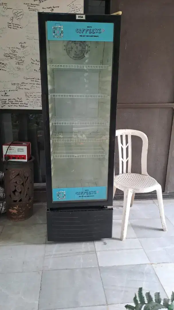 frezer rak masih gres 90% mulus bekas kantor