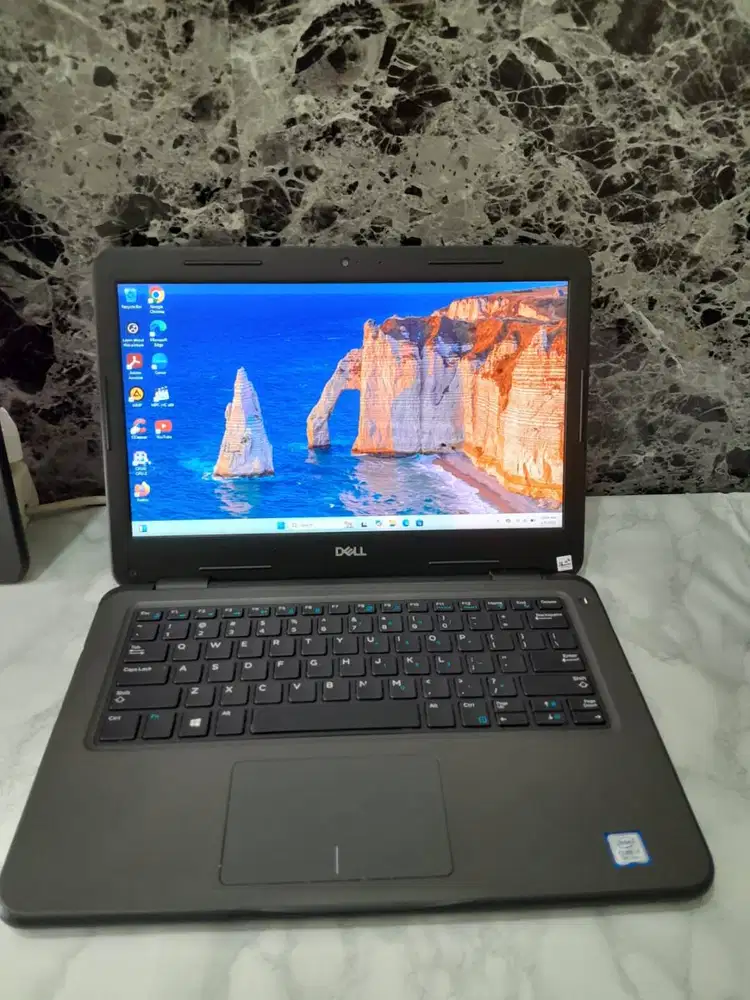 Dell Latitude 3310. i5 gen8, ram 16gb, ssd 256gb, layar 13,3in, slim