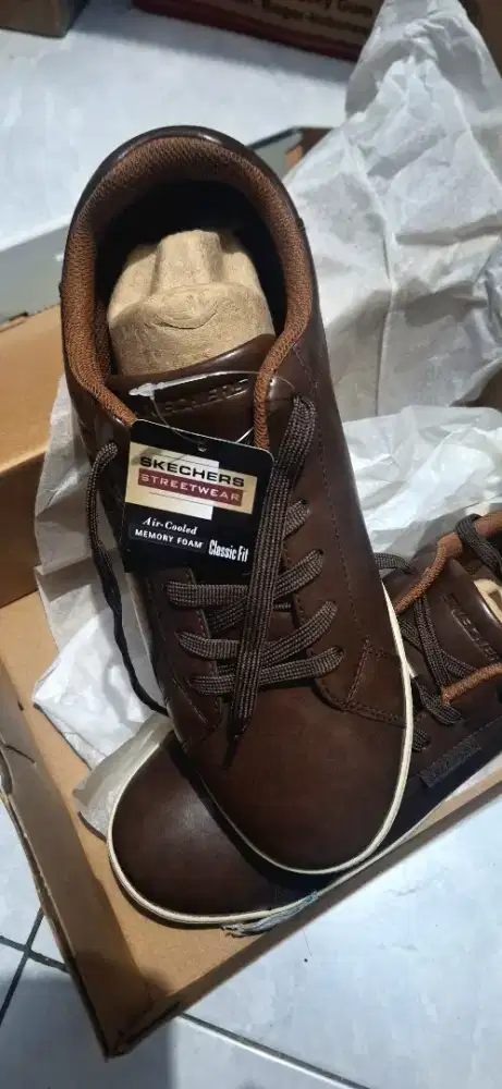 Sepatu Skechers Streetwear coklat elegan