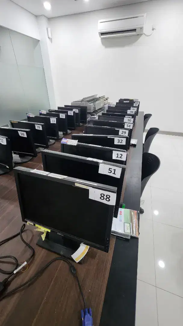 20 set pc (monitor+cpu+mouse keyboard)