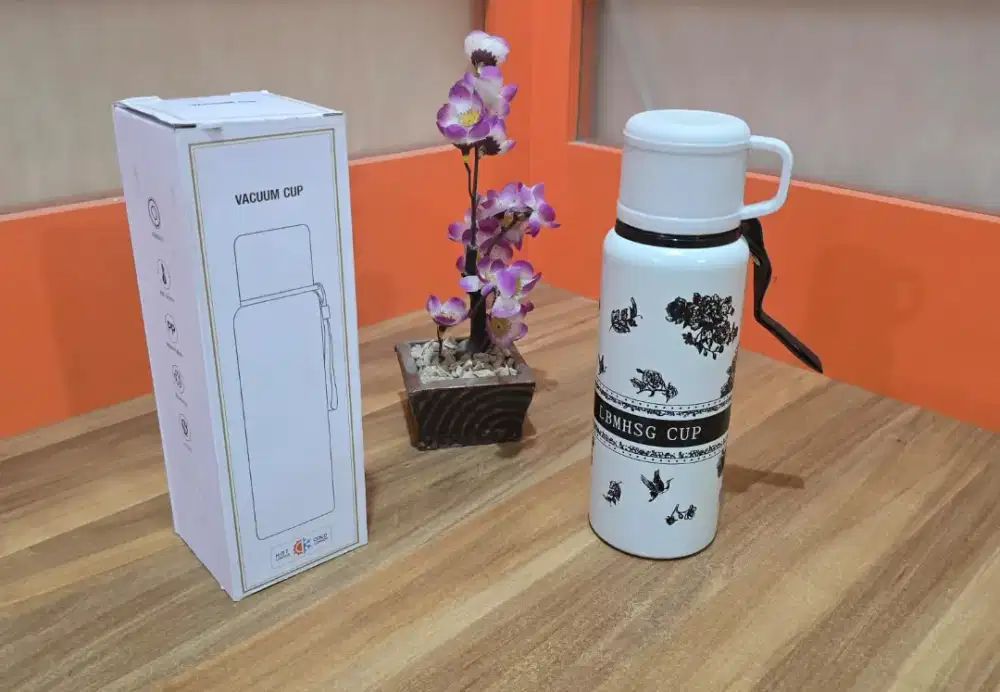 Vacum Flask Black/White ( HAPPY BIRD )
Ukuran 600 ml