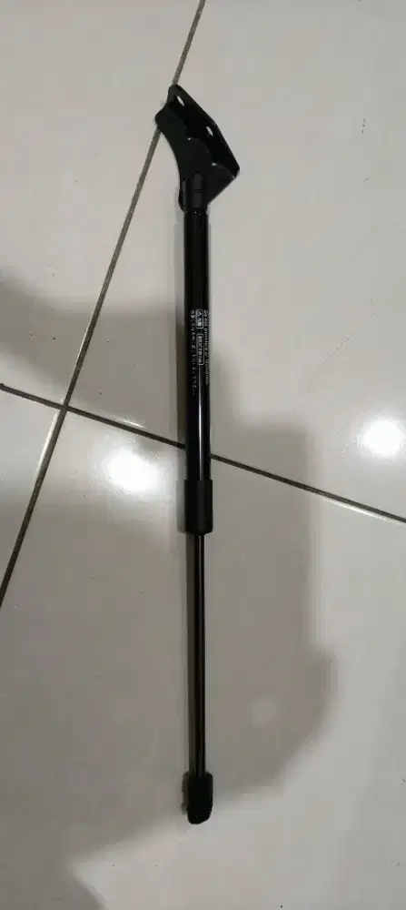Shock Bagasi Hidrolik Ertiga Pintu Belakang kiri ori