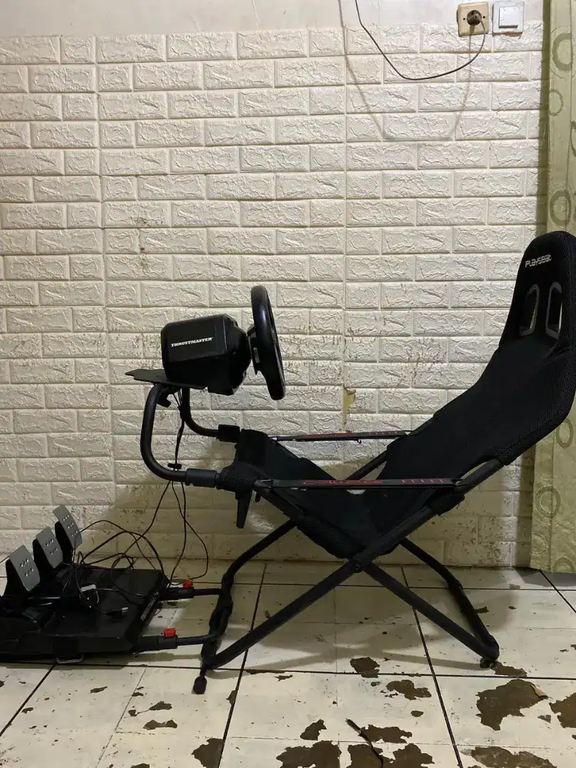 THRUSTMASTER T248 with rig simulator