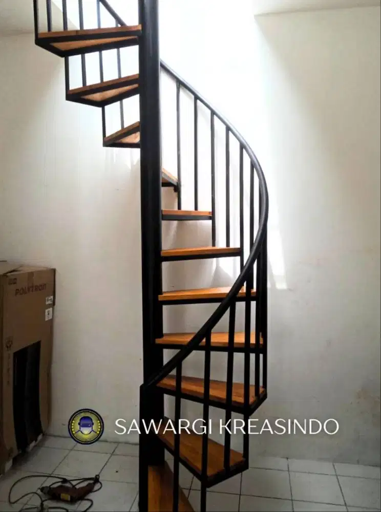 Tangga besi putar / spiral harga terjangkau, terima pasang murah