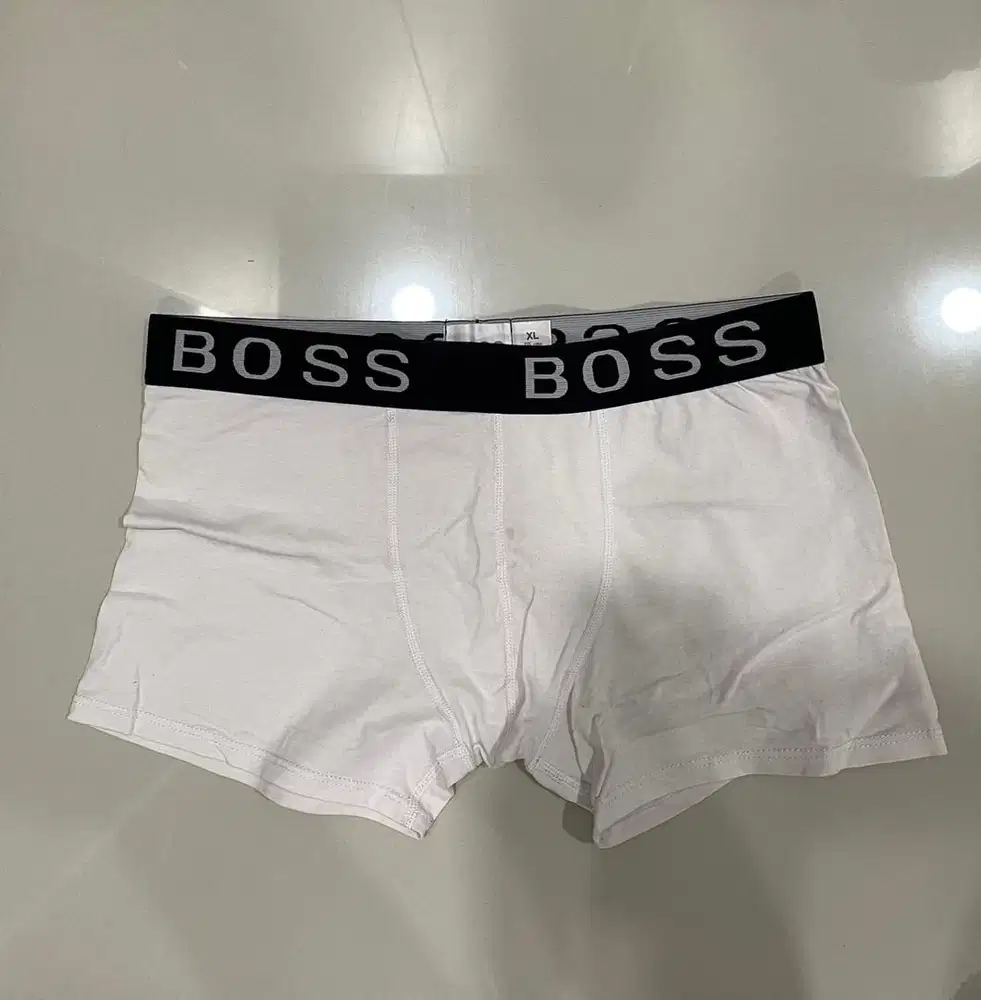 Celana dalam boxer boss putih