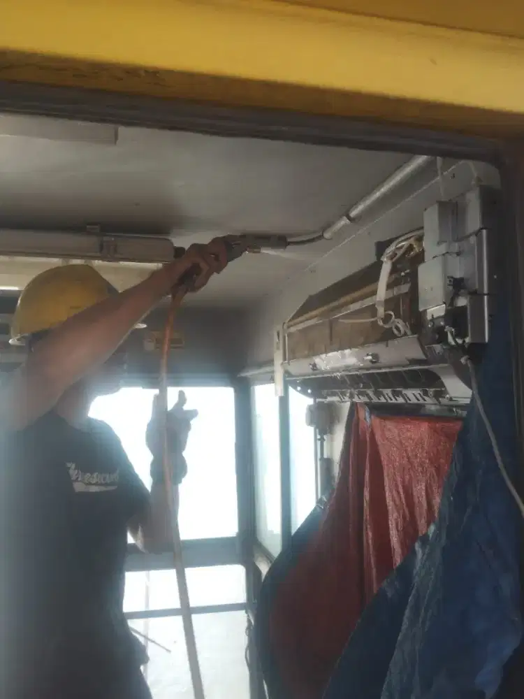 Service AC, listrik dan genset