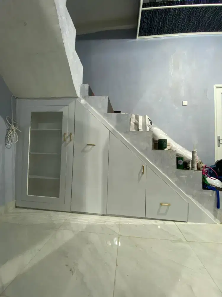 COSTUM LEMARI BAWAH TANGGA/LEMARI BAWAH TANGGA MINIMALIS