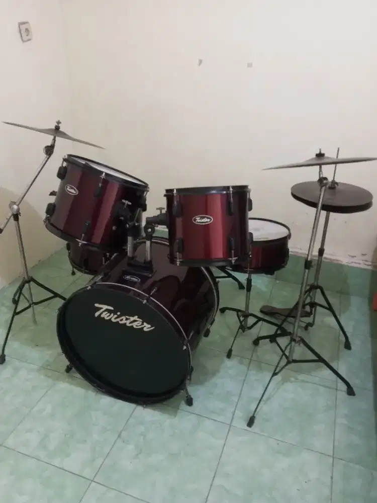 Drum akustik merk Twister