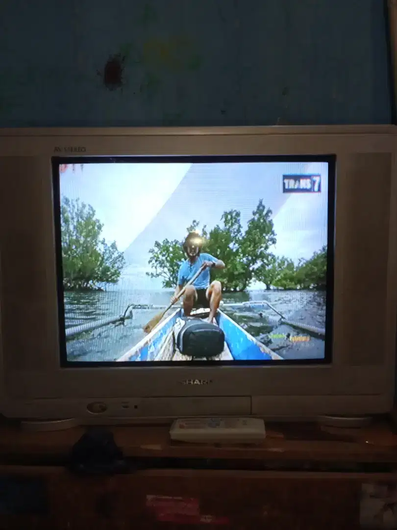 Dijual seadanya televisi merk Sharp