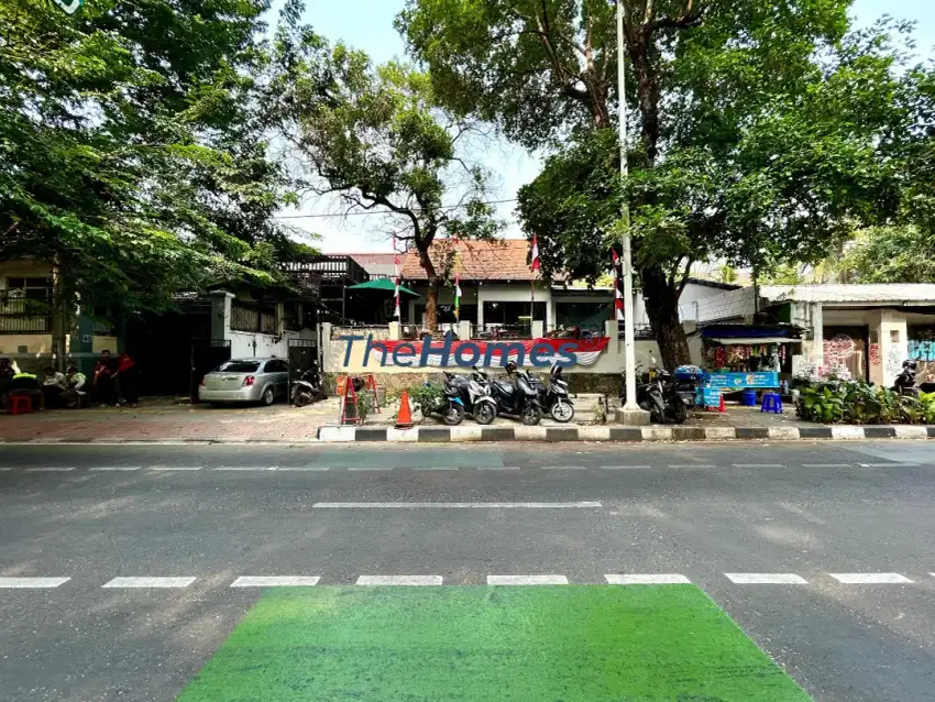Dijual rumah lama cocok untuk cafe lokasi tebet timur