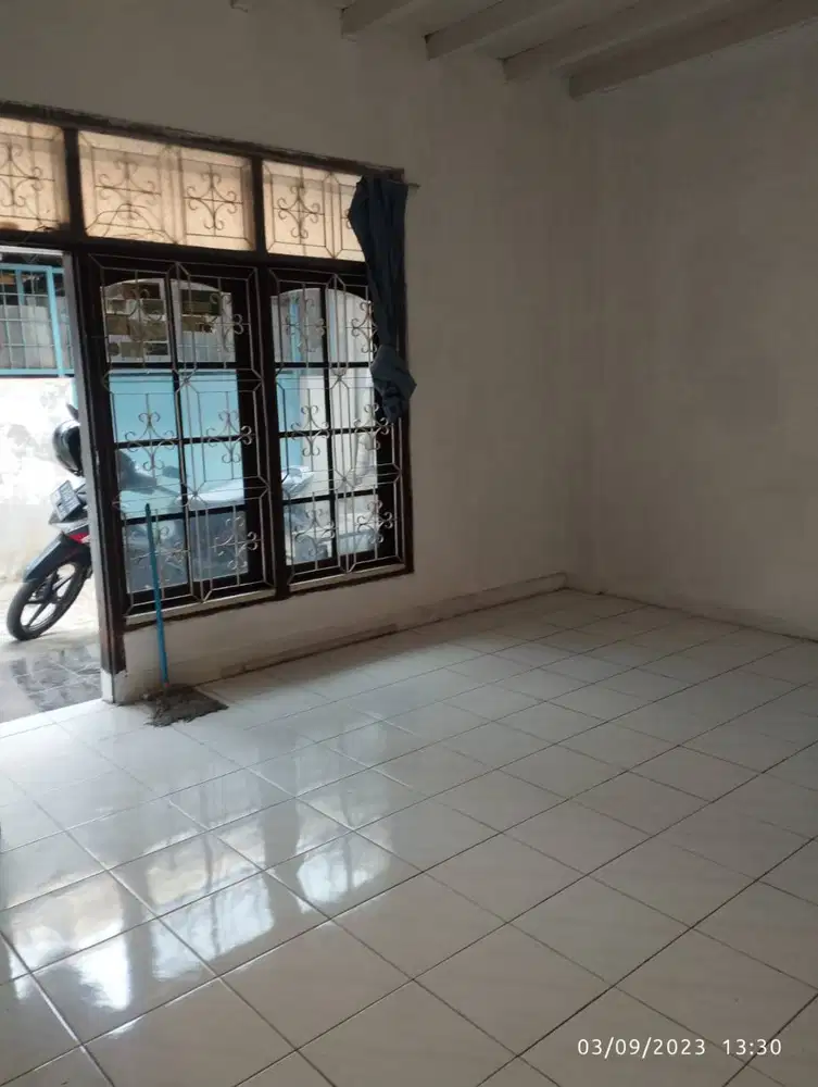 DIKONTRAKKAN SEBUAH RUMAH LOKASI STRATEGIS DI BANDUNG !!!