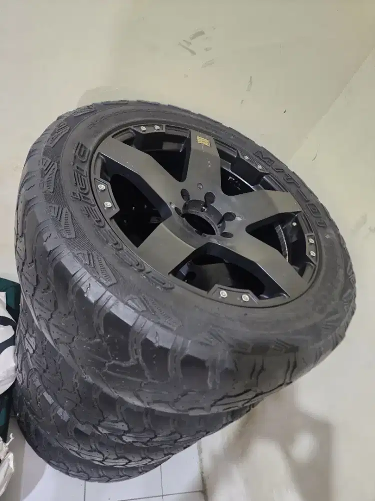 Velg ROCK STAR baut 6 . Bekas pajero