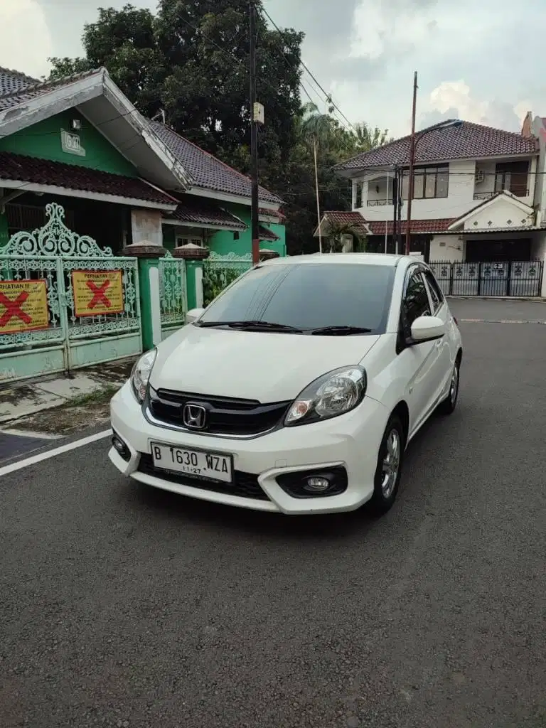 Honda Brio E at th metik tahun 2017 putih nopol genap Jakarta