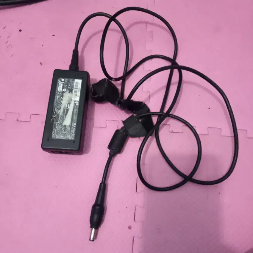 Cas carger adaptor toshiba 19v 1.58a