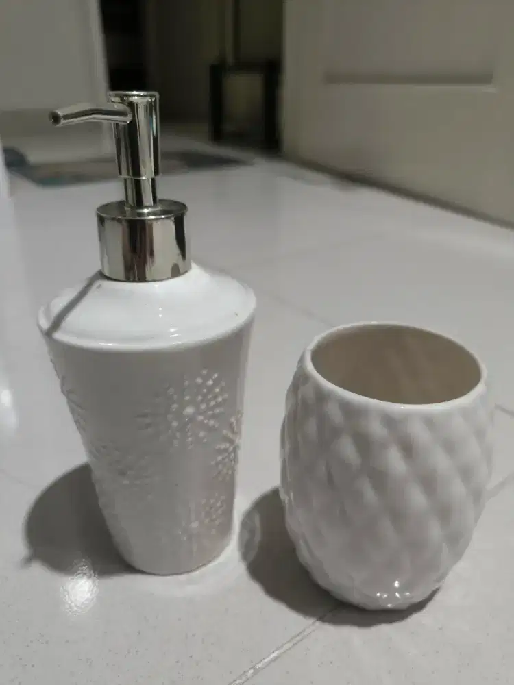 Jual Murah Tempat Perlengkapan Kamar Mandi Keramik