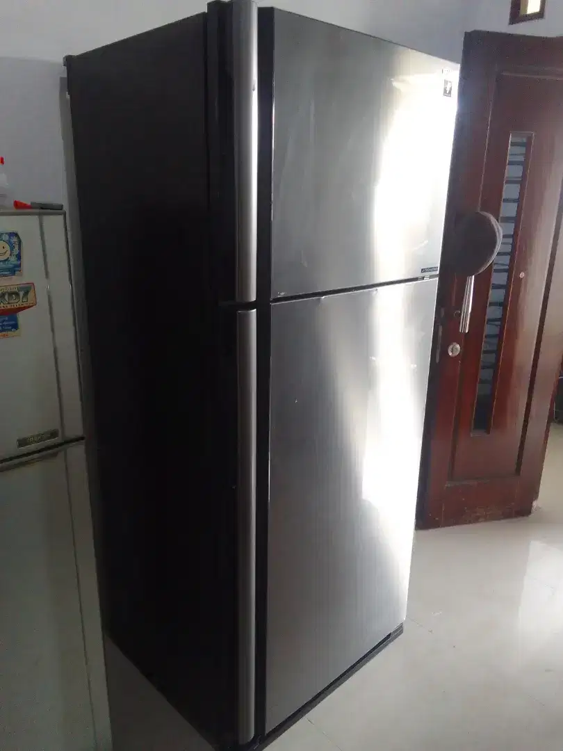 Kulkas sharp jumbo 2 pintu tipe SJ-IP860NLV-SL