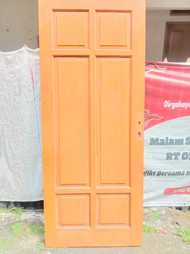 Jual pintu kayu dari pohon damaramar
