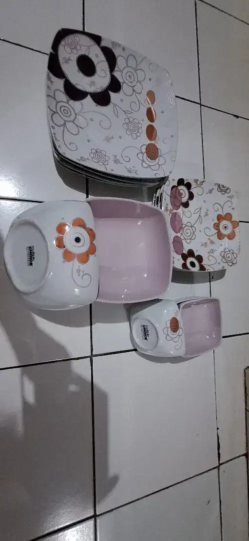 Piring makan lengkap