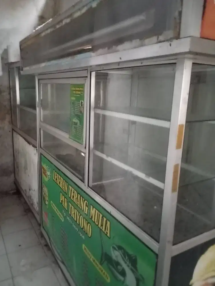 Dijual Gerobak Etalase Bekas – Cocok untuk Usaha Makanan / Minuman