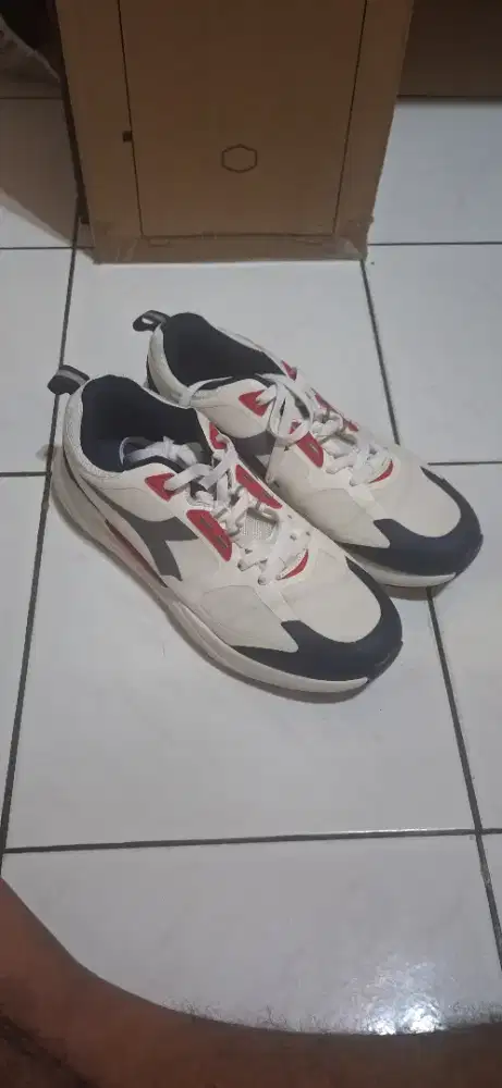 Sepatu Diadora Fogo