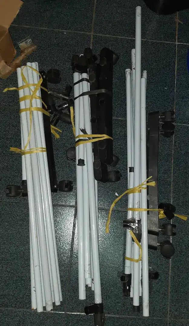Gantungan baju portable