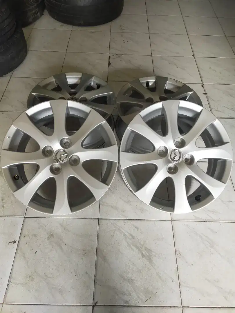 R 15 standarya Mazda 2