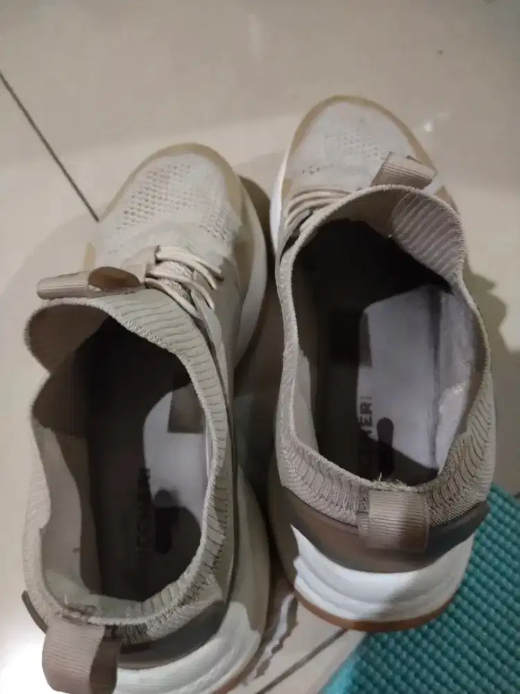 Sepatu sneaker Buccheri