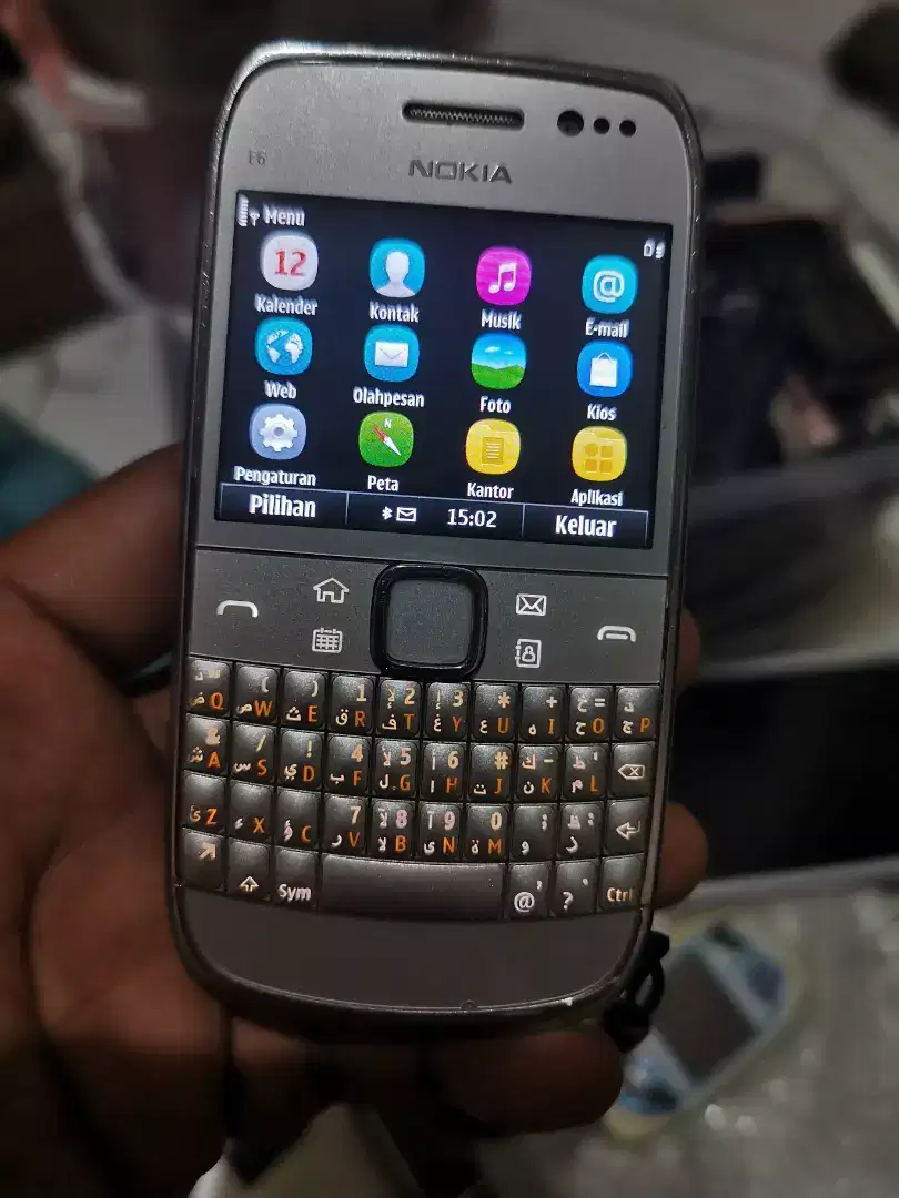 Nokia E6 Warna Silver dan black mulus