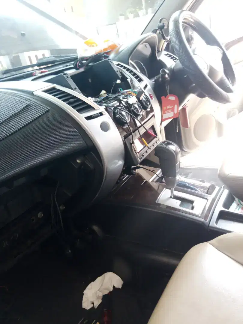 Pasang head unit dan audio
