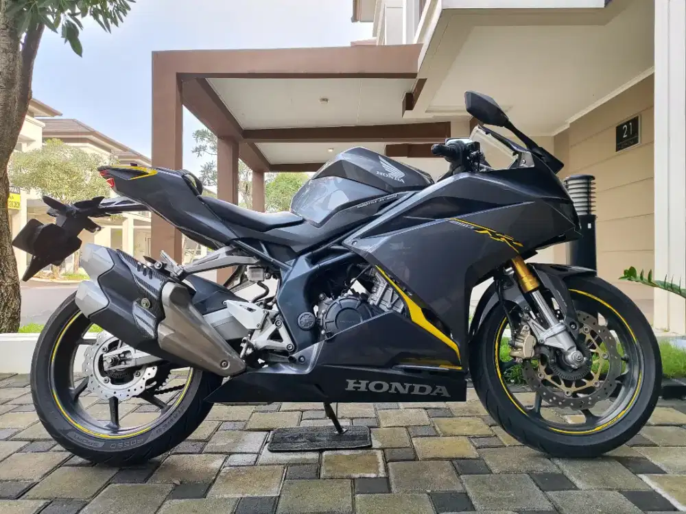 Honda CBR 250 RR ABS Abu Abu List Kuning KM 10.xxx 2016