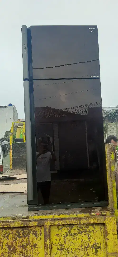 Lemari es sharp plasmacluster 2 pintu