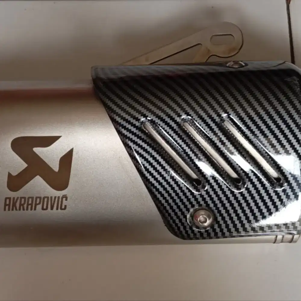 Kenalpot akrapovic
