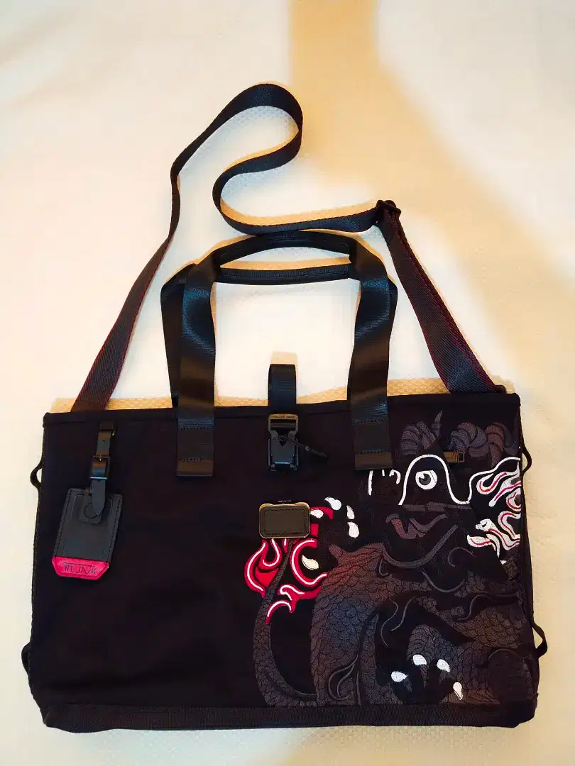 Luxury TUMI dragon handbag limited edition sangat bagus dan cakep max