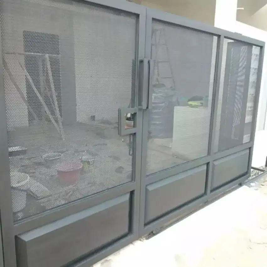 Pagar moderen 300.000