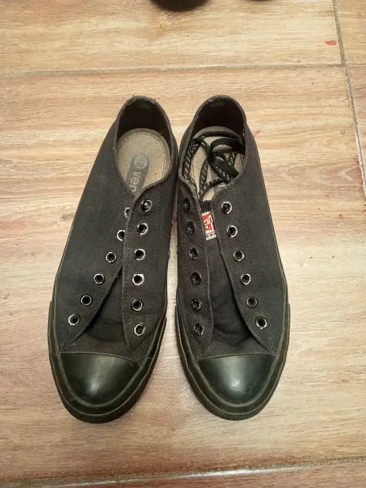 Sepatu Ventela Low Black