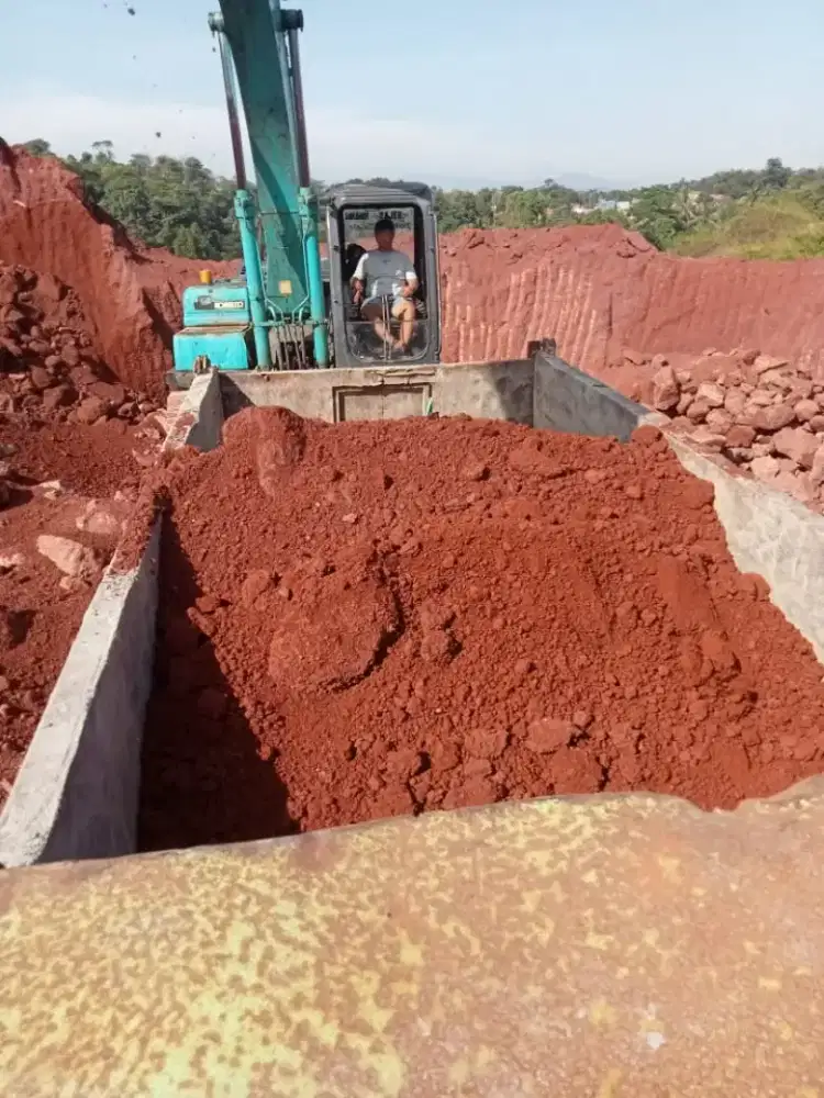 Batu urugan karees / tanah urugan karees