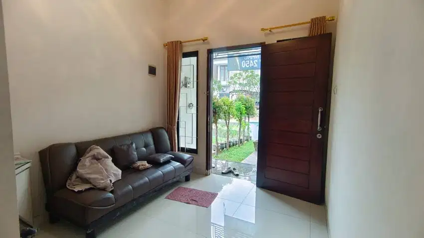 Di jual rumah mandiri  semi furnish di cluster holandia lippo karawaci