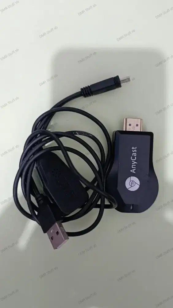 AnyCast HDMI dongle berfungsi untuk mengubah TV biasa menjadi Smart TV