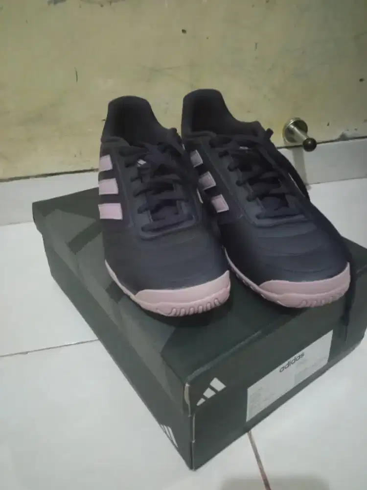 Sepatu futsal Adidas Sala ukuran 45
