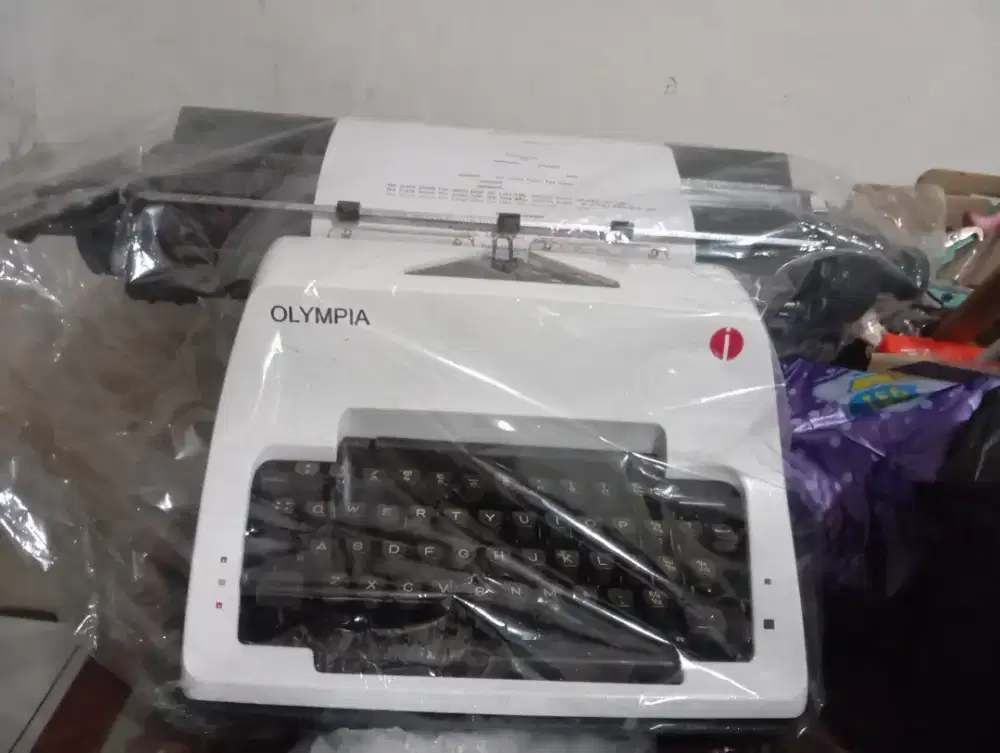 Mesin ketik Manual 18